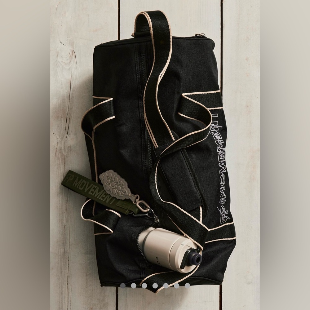 NWT FREE PEOPLE MOVEMENT Good Sport Duffle Bag | Black MSRP $78 - Picture 2 of 15
